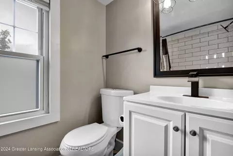Bath - 221 E Rouse St, Lansing, MI 48910 photo 2 of 2