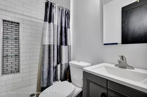 Bath - 221 E Rouse St, Lansing, MI 48910 photo 1 of 2