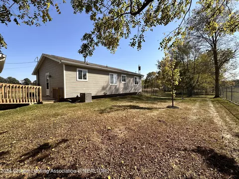 Exterior - 4865 Knapp St, Dimondale, MI 48821 photo 3 of 4