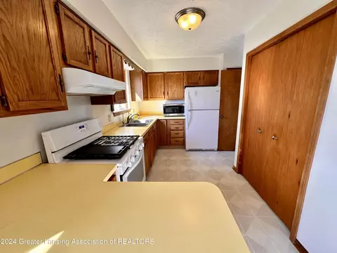 Kitchen - 4865 Knapp St, Dimondale, MI 48821 photo 1 of 3