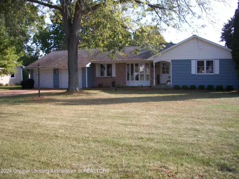 12920 Oneida Rd, Grand Ledge, MI 48837