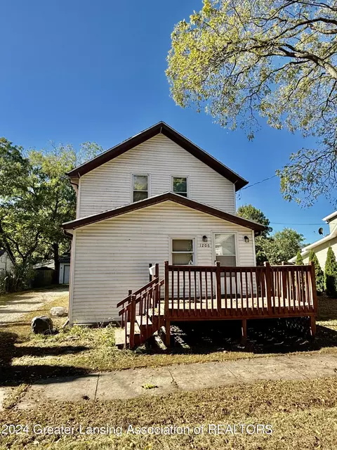 1206 Water St, Eaton Rapids, MI 48827