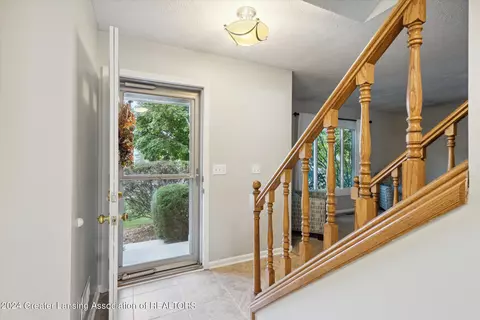 1102 Wolf Run Dr, Lansing, MI 48917 photo 4