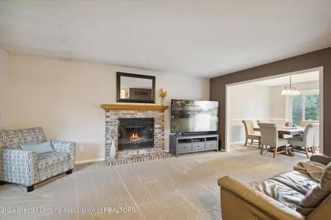 1102 Wolf Run Dr, Lansing, MI 48917 photo 5