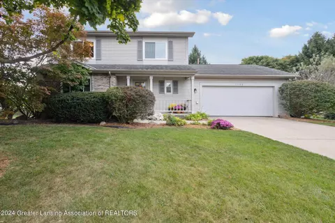 1102 Wolf Run Dr, Lansing, MI 48917 photo 2