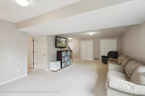 1102 Wolf Run Dr, Lansing, MI 48917 photo 29