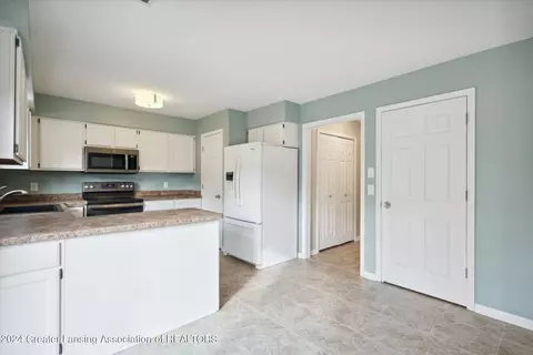 1102 Wolf Run Dr, Lansing, MI 48917 photo 10