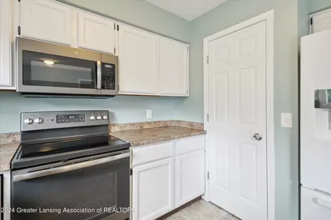 1102 Wolf Run Dr, Lansing, MI 48917 photo 14