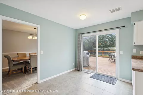 1102 Wolf Run Dr, Lansing, MI 48917 photo 12