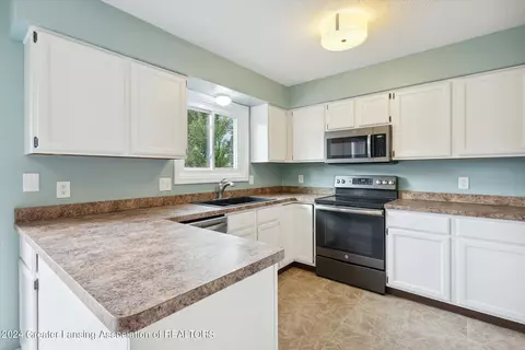 1102 Wolf Run Dr, Lansing, MI 48917 photo 13