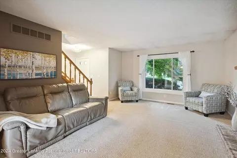 1102 Wolf Run Dr, Lansing, MI 48917 photo 6