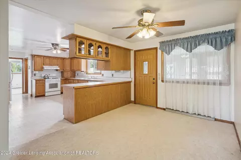 7041 W Howe Rd, Dewitt, MI 48820 photo 8