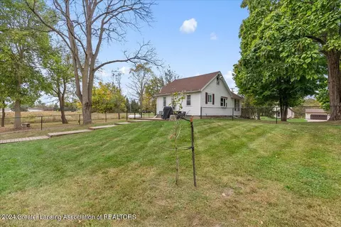 Exterior - 2558 Gilbert Rd, Lansing, MI 48911 photo 7 of 10
