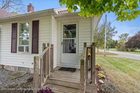 Exterior - 2558 Gilbert Rd, Lansing, MI 48911 photo 9 of 10