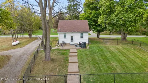 Exterior - 2558 Gilbert Rd, Lansing, MI 48911 photo 2 of 10