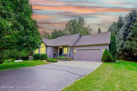 231 Piper Rd, Haslett, MI 48840