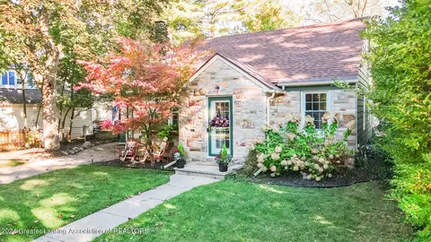 821 Snyder Rd, East Lansing, MI 48823