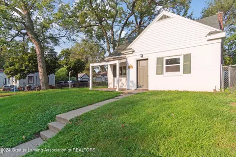 1201 Comfort St, Lansing, MI 48915