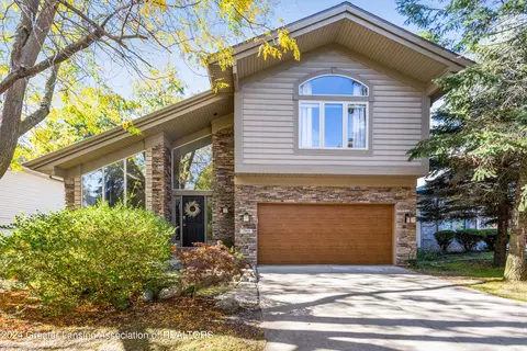 7969 Ashbrook Dr, Haslett, MI 48840