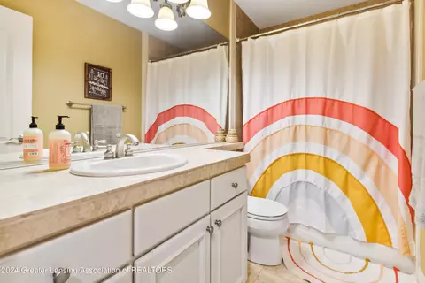 Bath - 7969 Ashbrook Dr, Haslett, MI 48840 photo 8 of 11