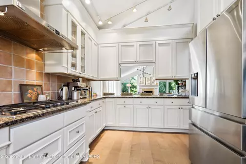 Kitchen - 7969 Ashbrook Dr, Haslett, MI 48840 photo 3 of 8