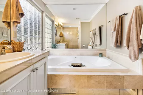 Bath - 7969 Ashbrook Dr, Haslett, MI 48840 photo 4 of 11