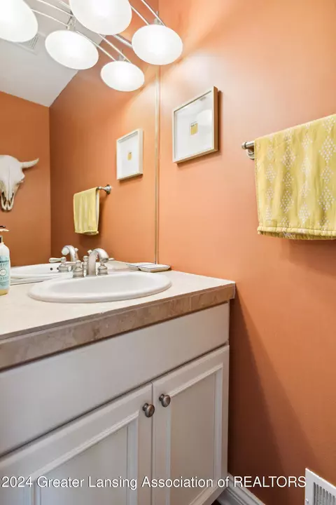 Bath - 7969 Ashbrook Dr, Haslett, MI 48840 photo 1 of 11