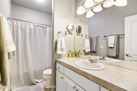 Bath - 7969 Ashbrook Dr, Haslett, MI 48840 photo 10 of 11