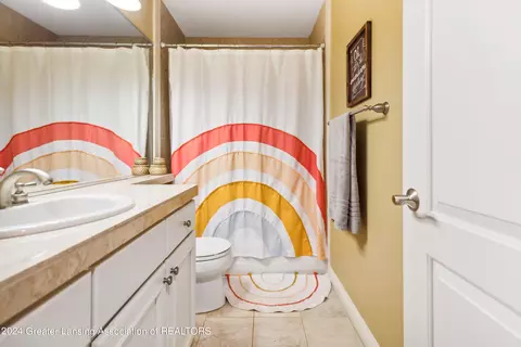 Bath - 7969 Ashbrook Dr, Haslett, MI 48840 photo 7 of 11