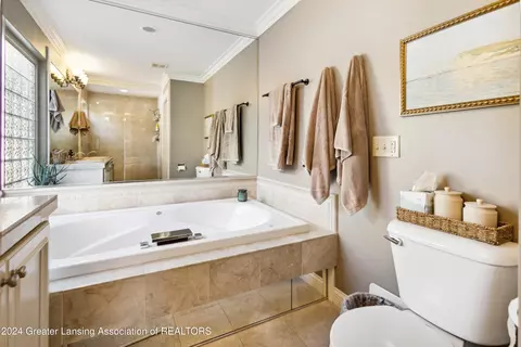 Bath - 7969 Ashbrook Dr, Haslett, MI 48840 photo 6 of 11