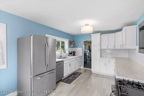 Kitchen - 14120 Myers Rd, Dewitt, MI 48820 photo 2 of 4