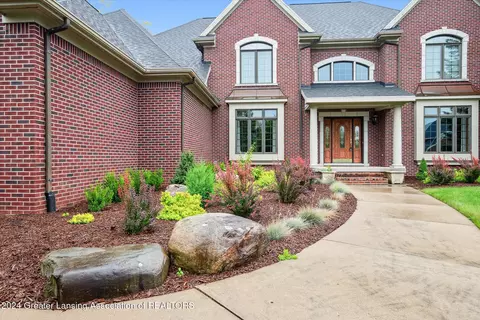 3560 Autumnwood Ln, Okemos, MI 48864