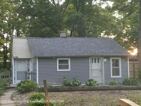 6826 Kingdon Ave, Holt, MI 48842