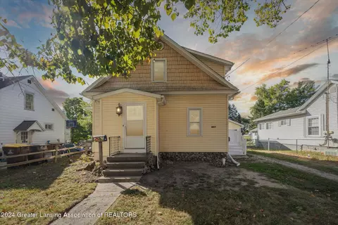 607 W Park St, Saint Johns, MI 48879