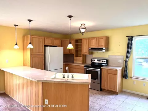 700 Lamb St, Perry, MI 48872 photo 4