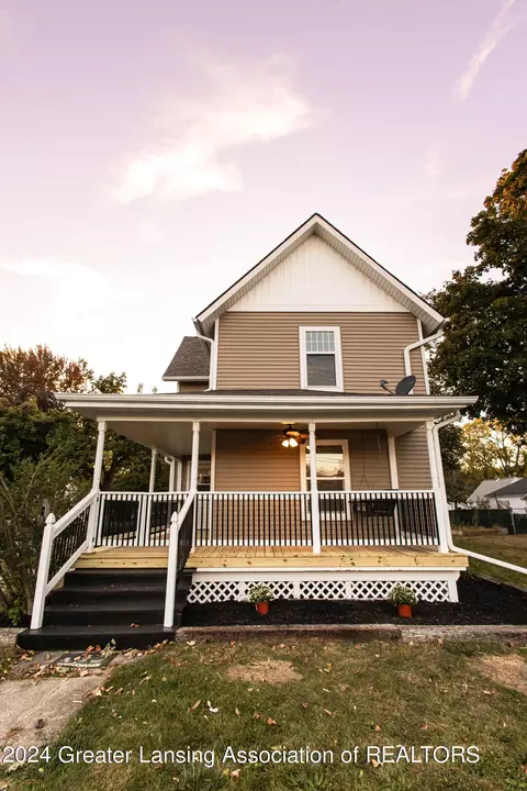 660 Jenne St, Grand Ledge, MI 48837
