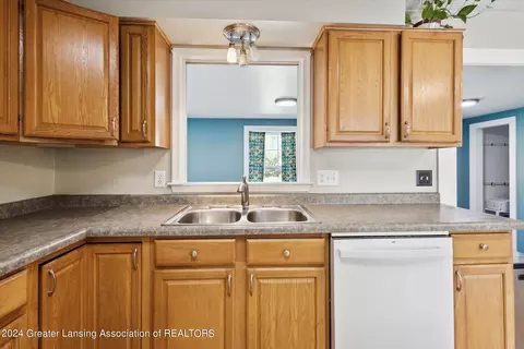 Kitchen - 8901 Seney Dr, Dimondale, MI 48821 photo 2 of 4