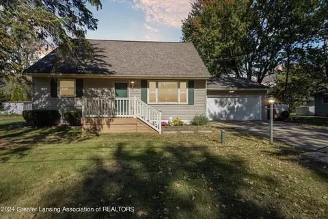 8901 Seney Dr, Dimondale, MI 48821