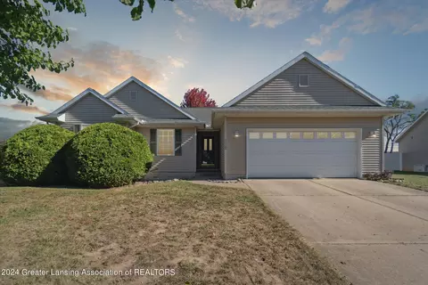 1112 Lois Ln, Saint Johns, MI 48879