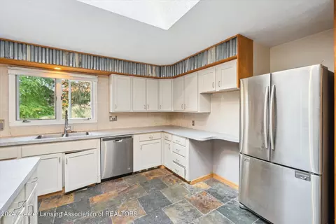 2125 Clearview Ave, Lansing, MI 48917 photo 9