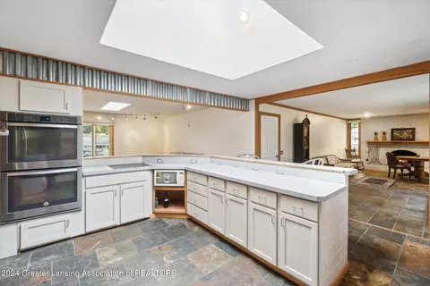 2125 Clearview Ave, Lansing, MI 48917 photo 10