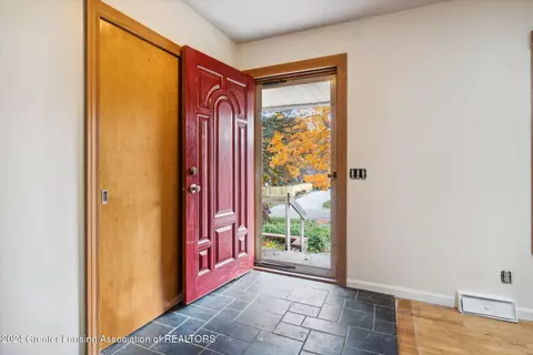 2125 Clearview Ave, Lansing, MI 48917 photo 4