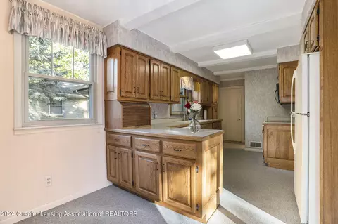 204 E Sturgis St, Saint Johns, MI 48879 photo 8