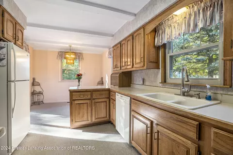 204 E Sturgis St, Saint Johns, MI 48879 photo 6