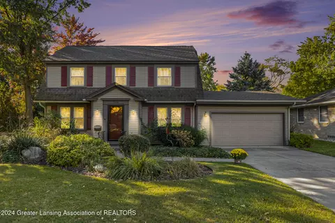 204 E Sturgis St, Saint Johns, MI 48879 photo 2