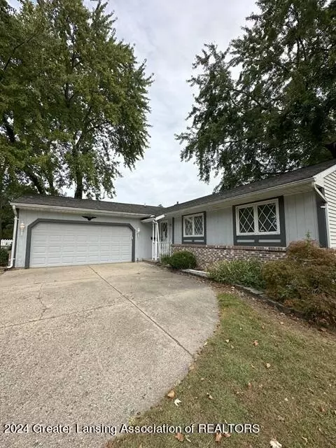 2418 Springdale Dr, Lansing, MI 48906
