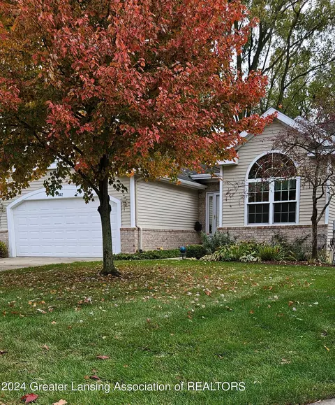 1682 N Crystal Cv, Haslett, MI 48840