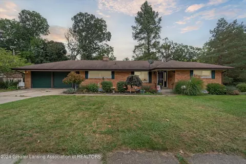 1815 Tecumseh River Dr, Lansing, MI 48906