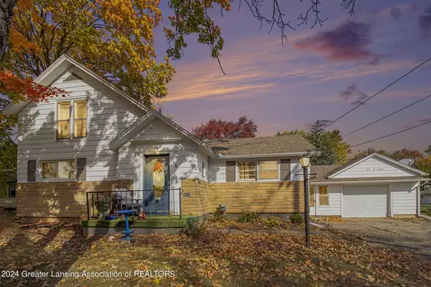 608 W Park St, Saint Johns, MI 48879