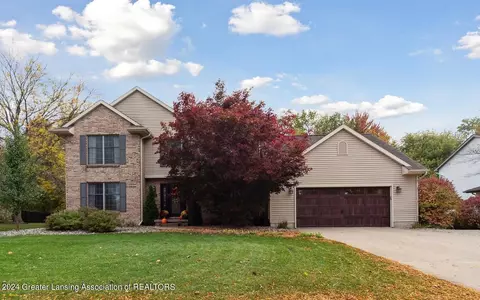 511 Windyrush Ln, Dewitt, MI 48820